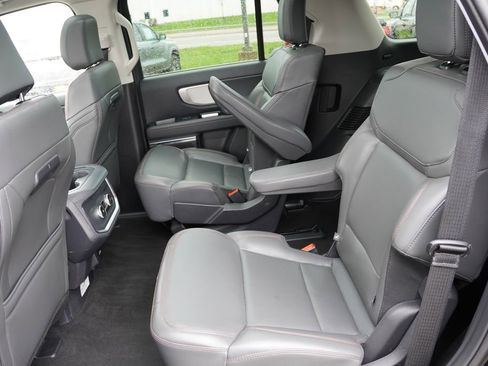 Used 2025 Ford Expedition Active AWD/4WD image 18