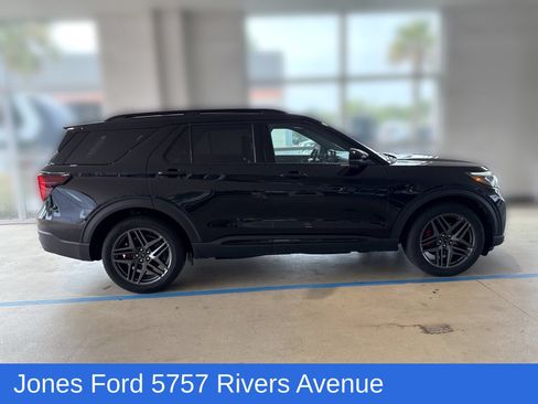 Used 2025 Ford Explorer ST AWD/4WD image 3