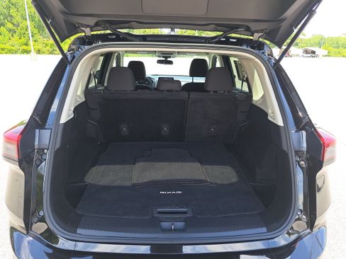 Used 2024 Nissan Rogue S AWD/4WD image 12