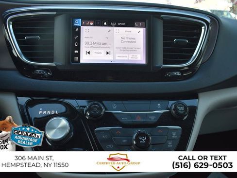 Used 2024 Chrysler Voyager LX image 17