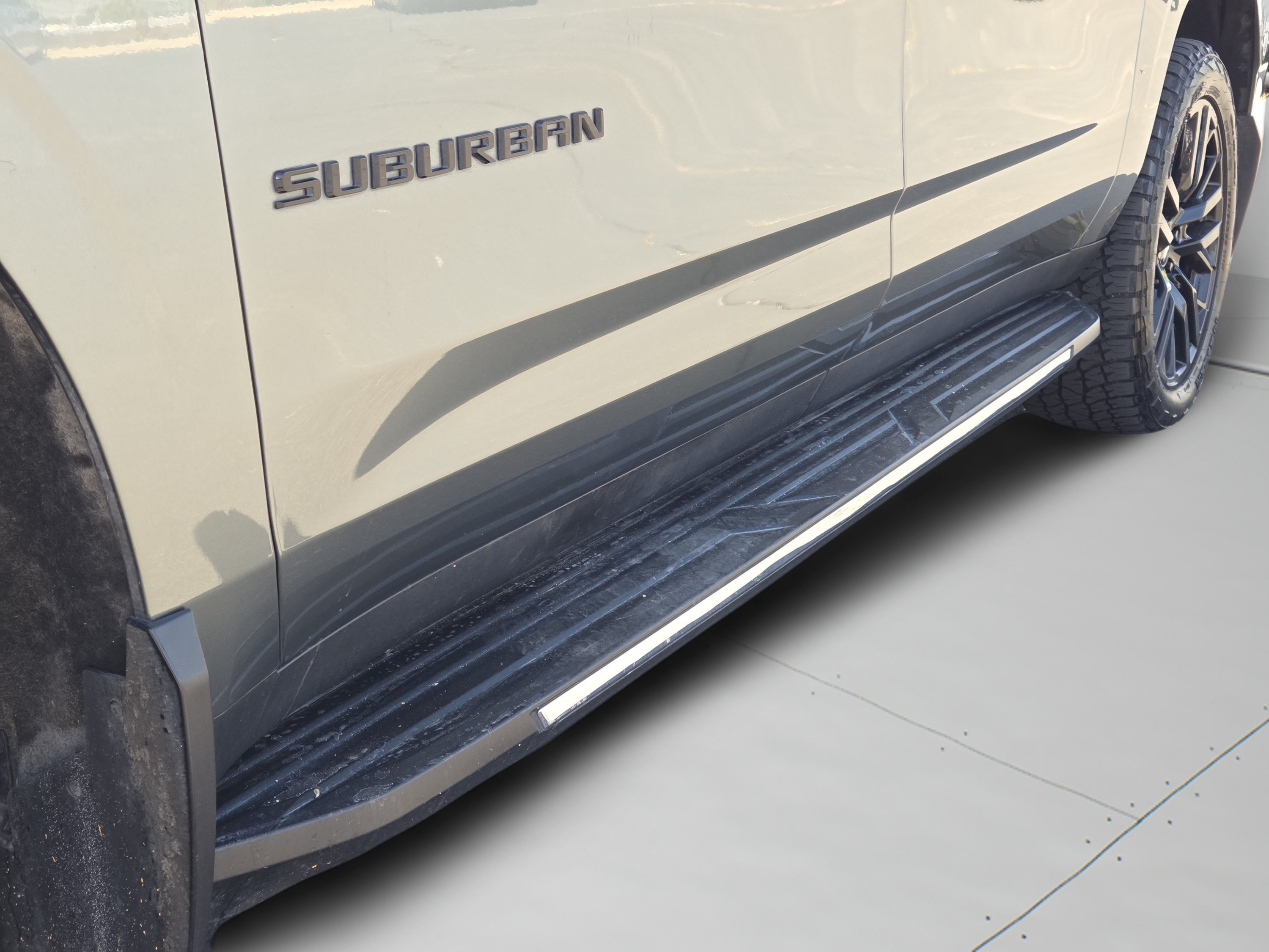 Used 2023 Chevrolet Suburban Premier AWD/4WD image 30