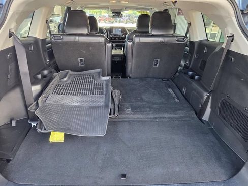 Used 2022 Toyota Highlander XLE FWD image 14