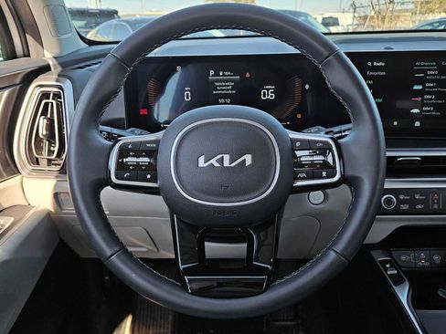 Certified 2025 Kia Sorento S w/ Panoramic Sunroof Package image 18