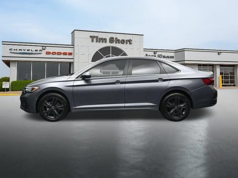 Used 2024 Volkswagen Jetta SE FWD image 2