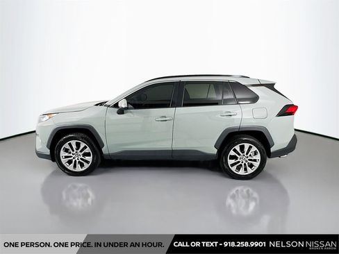 Used 2021 Toyota RAV4 XLE Premium FWD image 8