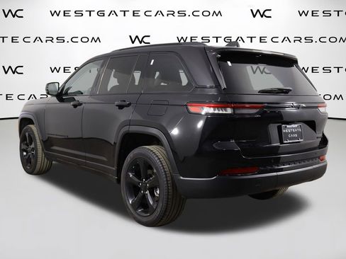Used 2023 Jeep Grand Cherokee Limited w/ Black Appearance Package image 45