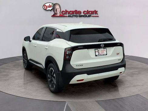 Used 2025 Nissan Kicks SV AWD/4WD image 3