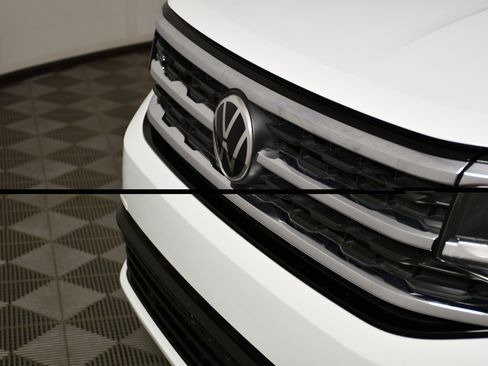 Used 2021 Volkswagen Atlas Cross Sport SE w/ Panoramic Sunroof Package FWD image 11