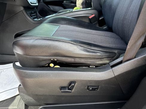 Used 2015 Chrysler Town & Country S w/ Driver Convenience Group FWD image 15