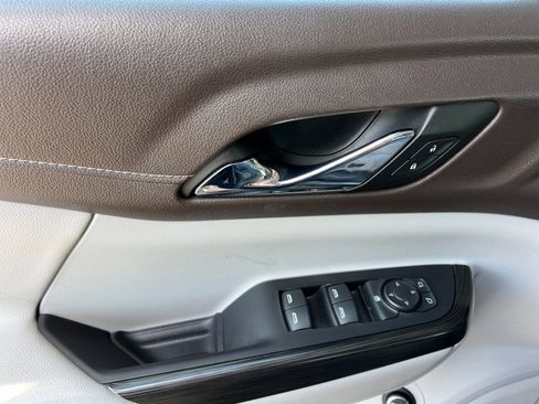 Used 2023 GMC Acadia SLT image 10