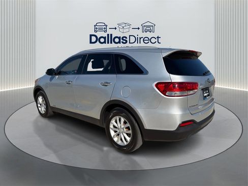 Used 2017 Kia Sorento LX image 7
