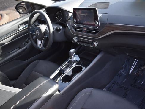 Used 2024 Nissan Altima 2.5 SV image 14