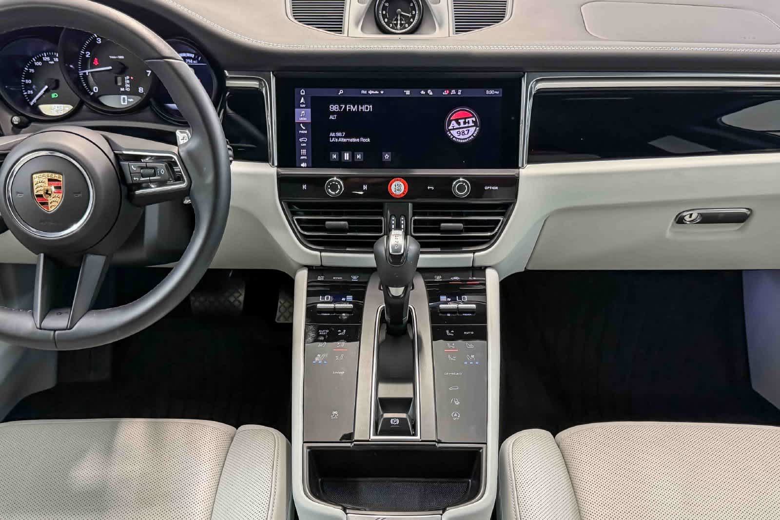 Certified 2026 Porsche Macan AWD/4WD image 19