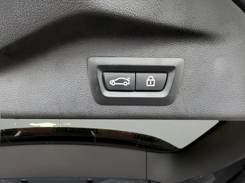 Used 2021 BMW X7 M50i w/ Dynamic Handling Package image 40