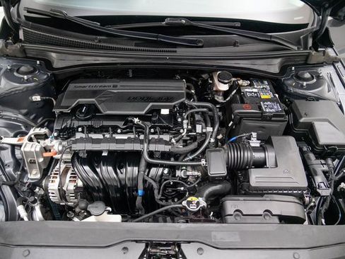 Used 2022 Hyundai Elantra SEL w/ Convenience + Premium Package image 11