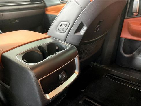 Used 2026 Kia Carnival EX FWD image 36