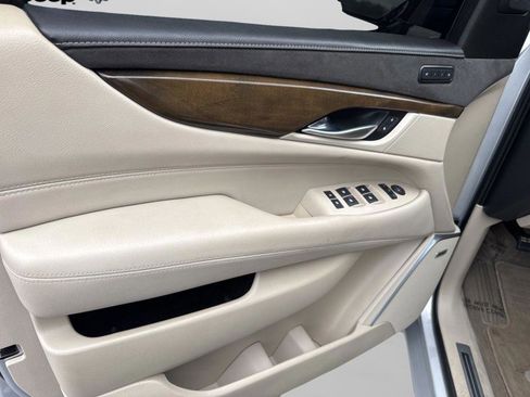 Used 2019 Cadillac Escalade Luxury image 36