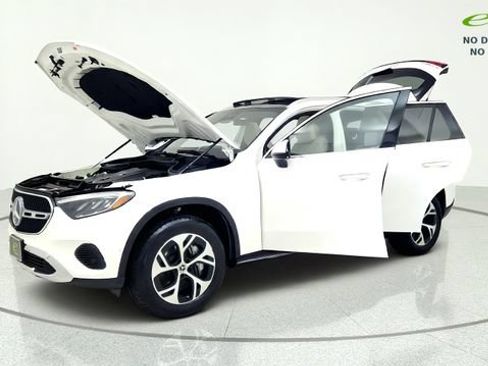 Used 2025 Mercedes-Benz GLC 350e 4MATIC image 14