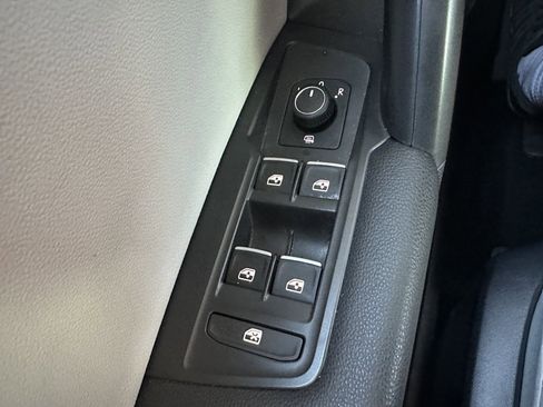 Used 2021 Volkswagen Tiguan SE w/ Panoramic Sunroof Package FWD image 24