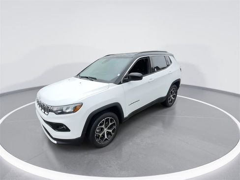 Used 2024 Jeep Compass Limited image 4