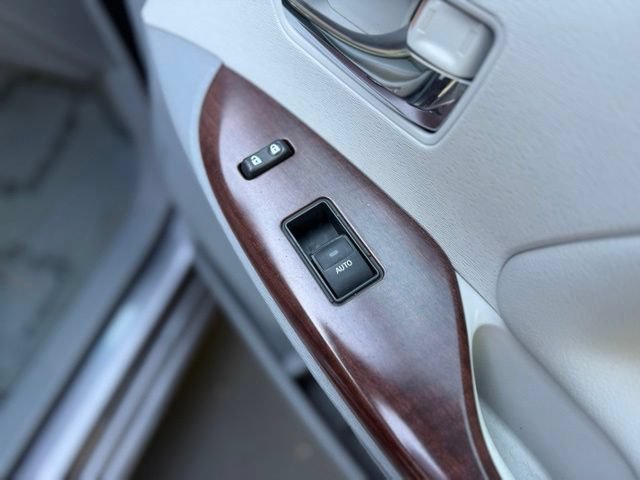 Used 2012 Toyota Sienna XLE FWD image 18