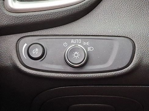 Used 2018 Chevrolet Trax LS image 21