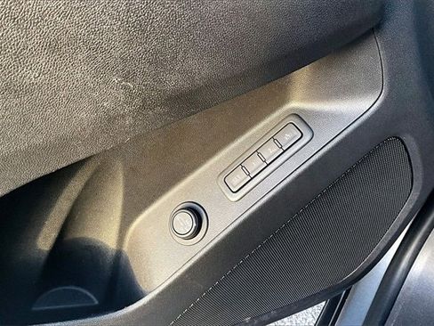 Used 2024 Chevrolet Equinox Premier image 25