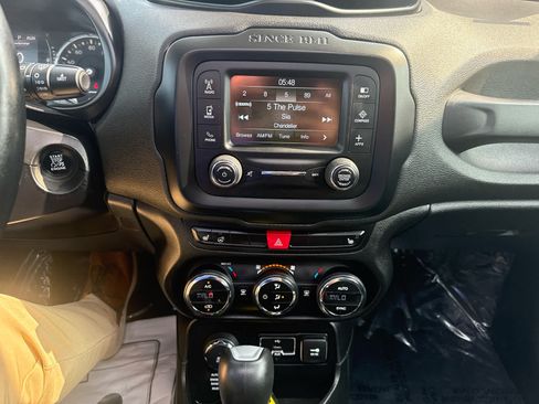 Used 2016 Jeep Renegade Latitude AWD/4WD image 20