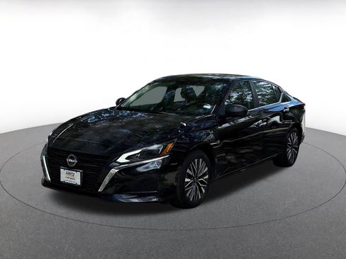 Used 2025 Nissan Altima 2.5 SV FWD image 9