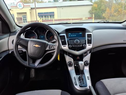 Used 2015 Chevrolet Cruze LS image 16