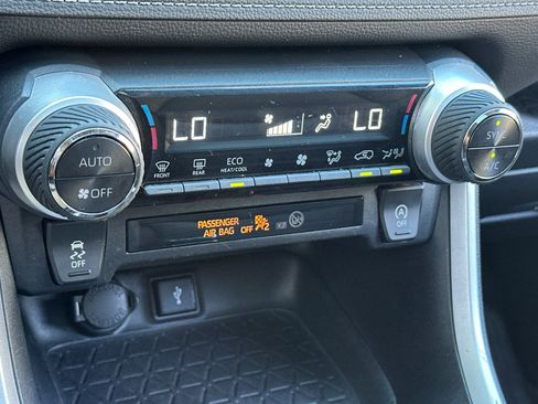 Used 2022 Toyota RAV4 XLE Premium FWD image 17