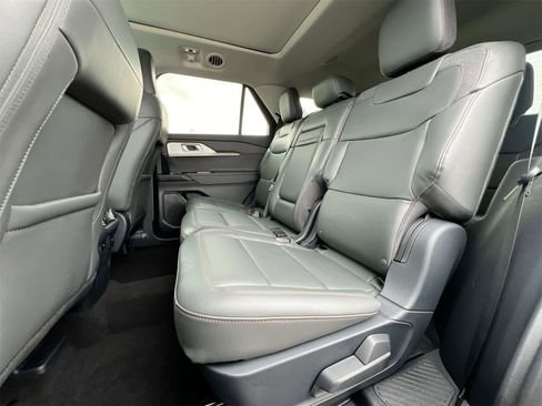 Used 2025 Ford Explorer Active w/ Active Comfort Package image 19