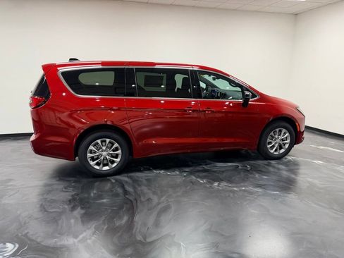 New 2027 Chrysler Pacifica Select AWD/4WD image 25