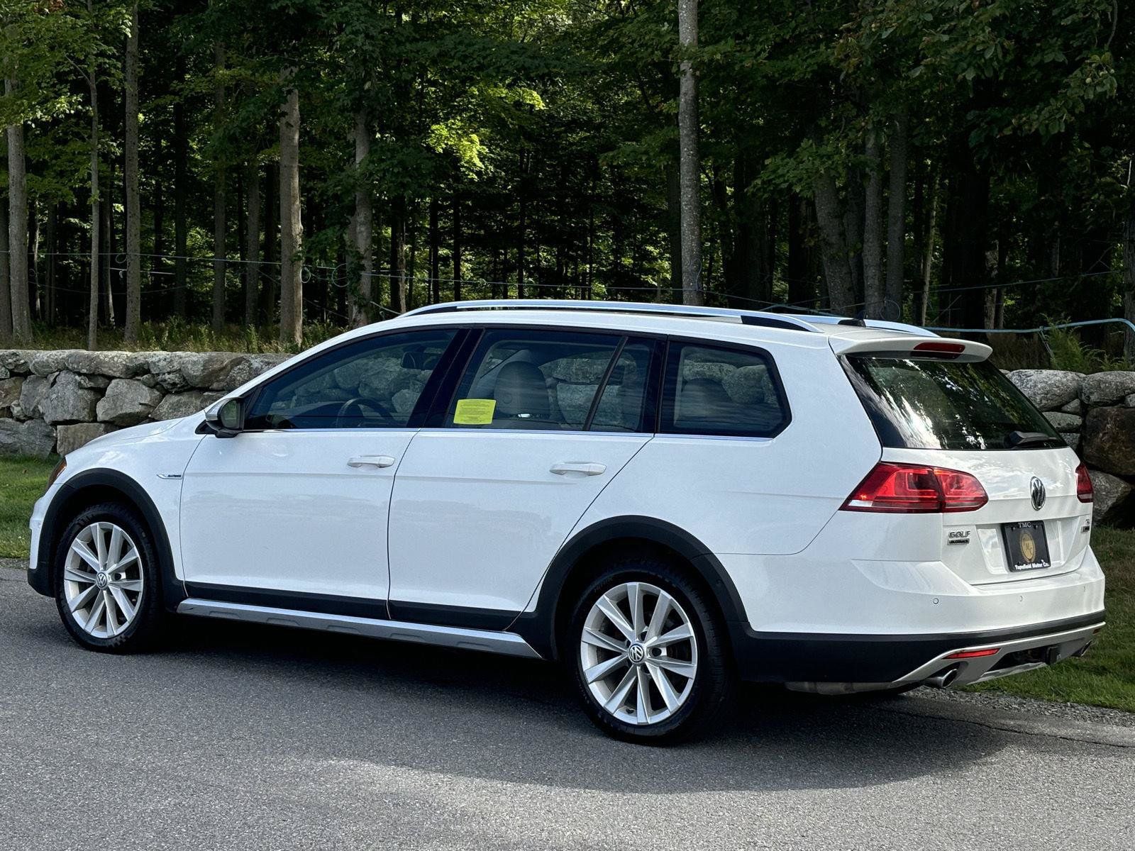Used 2017 Volkswagen Golf Alltrack AWD/4WD image 14