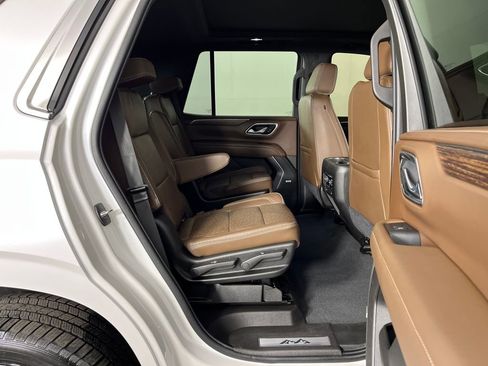 Used 2021 Chevrolet Tahoe High Country w/ Premium Package image 15