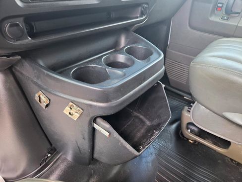 Used 2004 Chevrolet Express 2500 RWD image 15