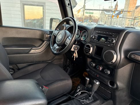 Used 2017 Jeep Wrangler Unlimited Sport w/ Connectivity Group image 19