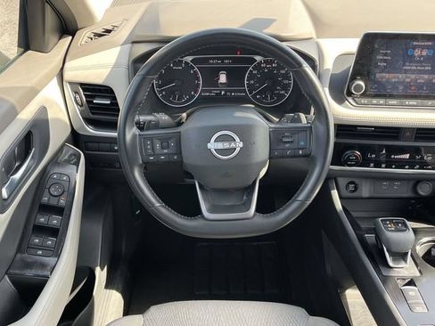 Used 2025 Nissan Rogue SV FWD image 17