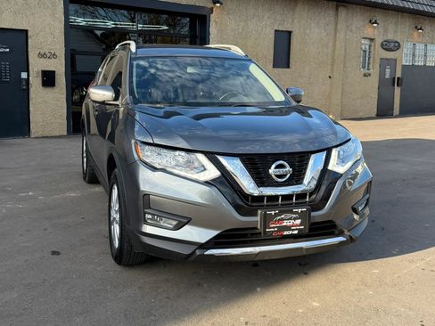 Used 2017 Nissan Rogue SV image 3