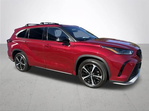 Used 2021 Toyota Highlander XSE AWD/4WD image 4