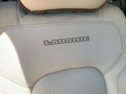 Used 2019 RAM 1500 Laramie AWD/4WD image 17