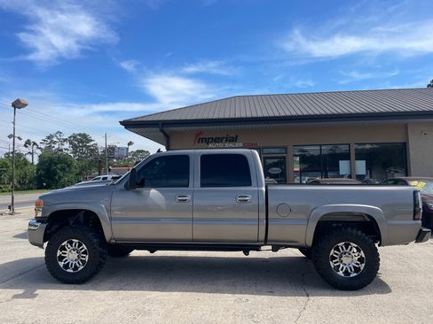 Used 2007 GMC Sierra 2500 SLT w/ Heavy-Duty Power Package AWD/4WD image 2