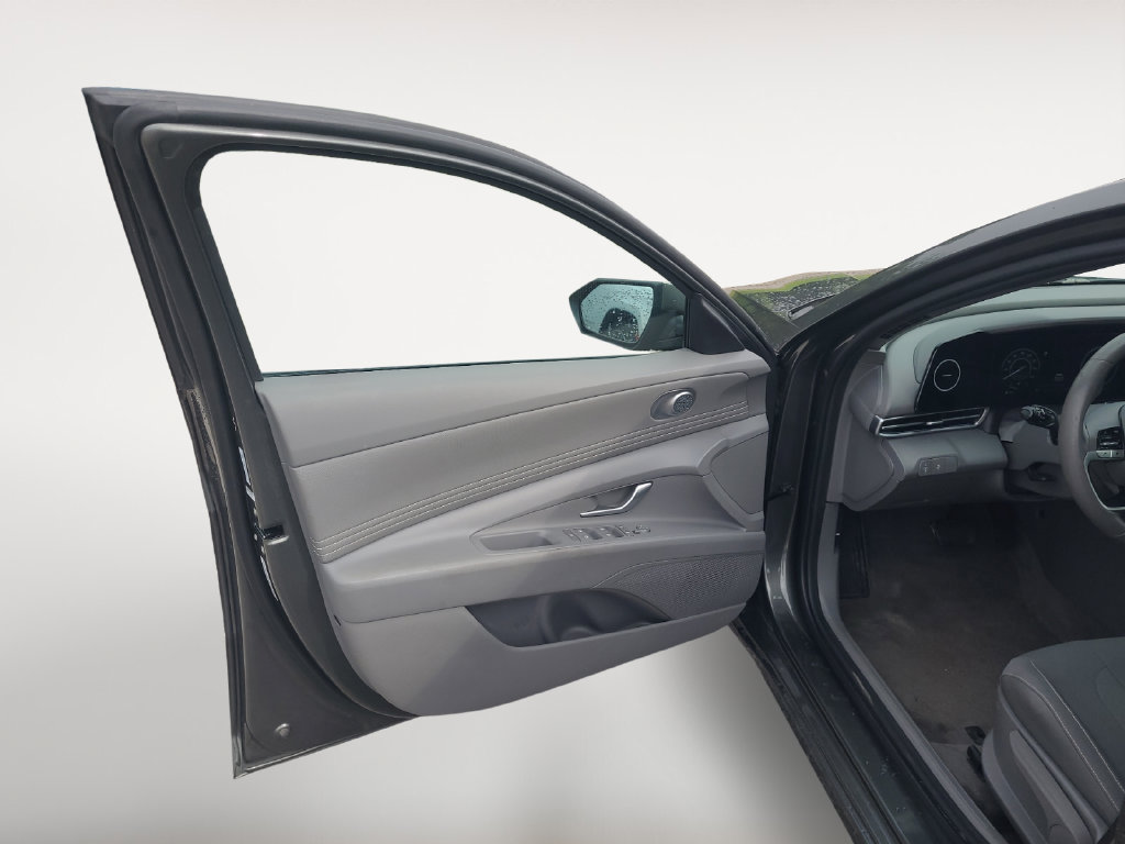 Used 2025 Hyundai Elantra SEL FWD image 22