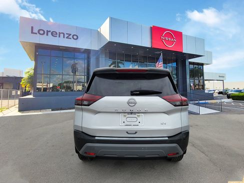 Used 2023 Nissan Rogue SV w/ SV Premium B Package FWD image 5