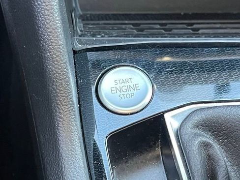 Used 2025 Volkswagen Taos SE image 23