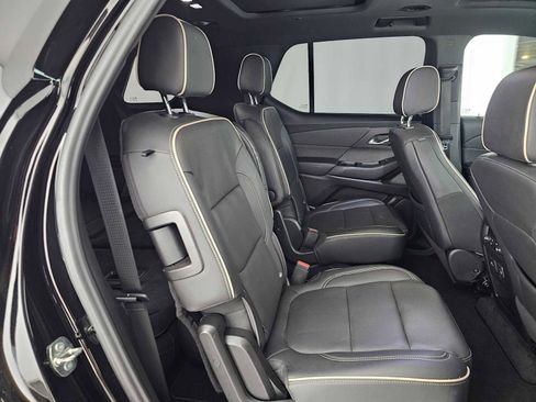 Used 2023 Chevrolet Traverse Premier image 12