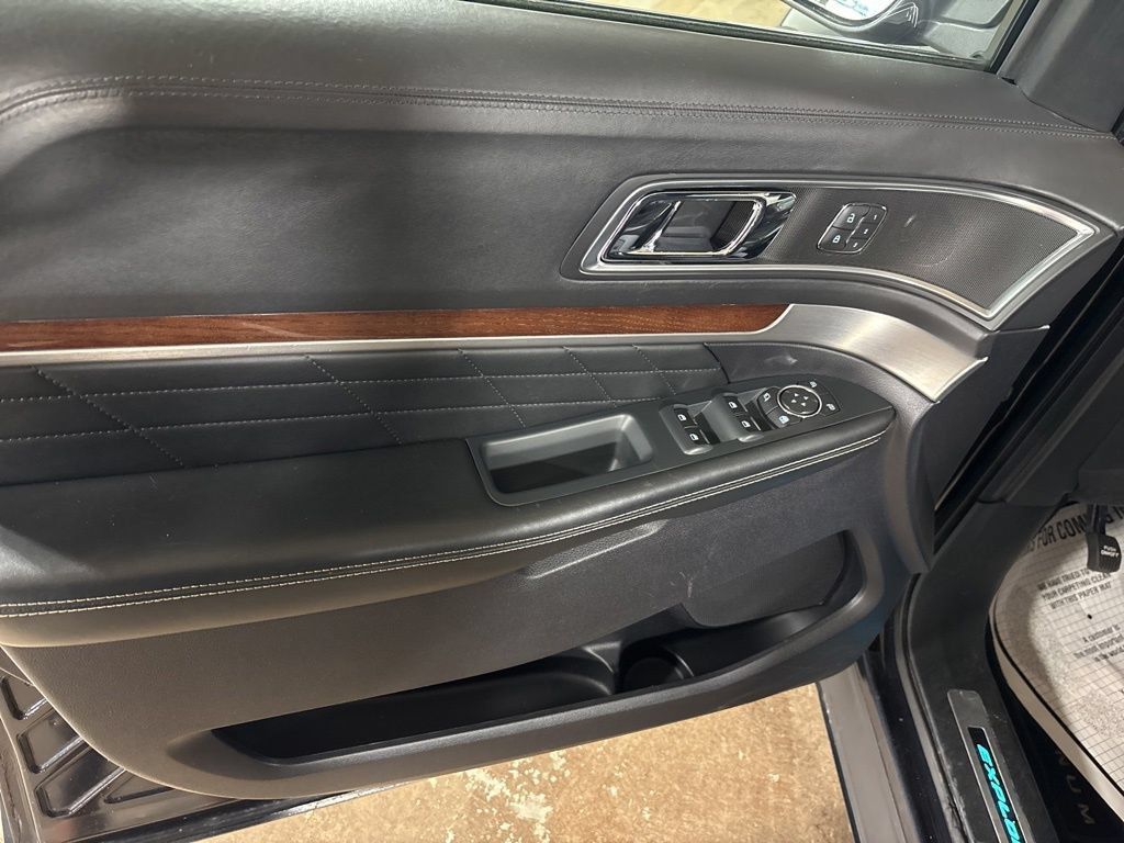 Used 2019 Ford Explorer Platinum AWD/4WD image 11