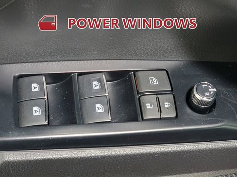 Used 2020 Toyota Camry XLE image 27