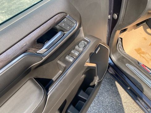 Used 2022 Chevrolet Silverado 1500 LTZ w/ Technology Package image 10