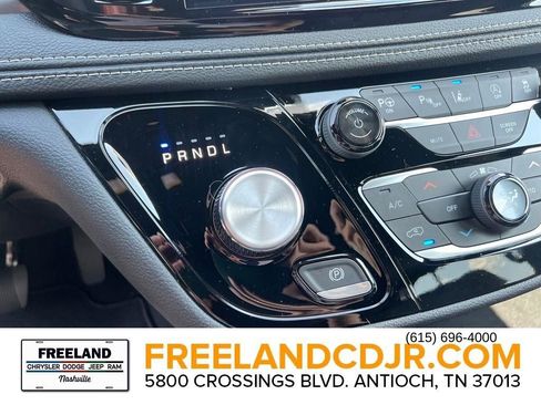 New 2025 Chrysler Pacifica Select image 16